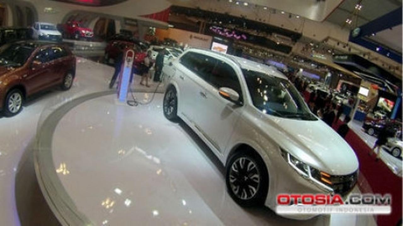 Mitsubishi motors senang penjualan di GIIAS tembus 1000 unit