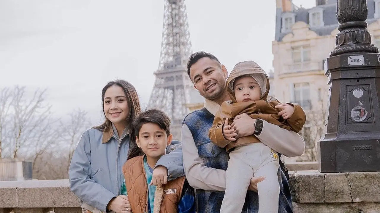 Raffi Ahmad ajak keluarga kecil liburan ke Paris, gaya Cipung jadi sorotan