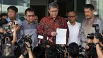 Ketua Pansus Laporan Hasil Pemeriksaan BPK RI, Triwisaksana (ketiga kiri) memberi keterangan usai laporkan hasil audit Pansus LHP BPK, Jakarta, (30/10/2015). Kedatangan mereka untuk laporkan hasil audit anggaran DKI tahun 2014. (Liputan6.com/Helmi Afandi)