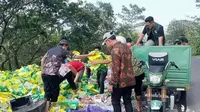 Karung Bekas SPHP Berserakan, Diduga Beras Subsidi Dikemas Ulang