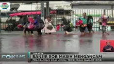 Akibat air rob meluap di Penjaringan, Jakarta Utara, area Pelabuhan Kali Adem, Muara Angke, terendam banjir hingga 40 sentimeter.