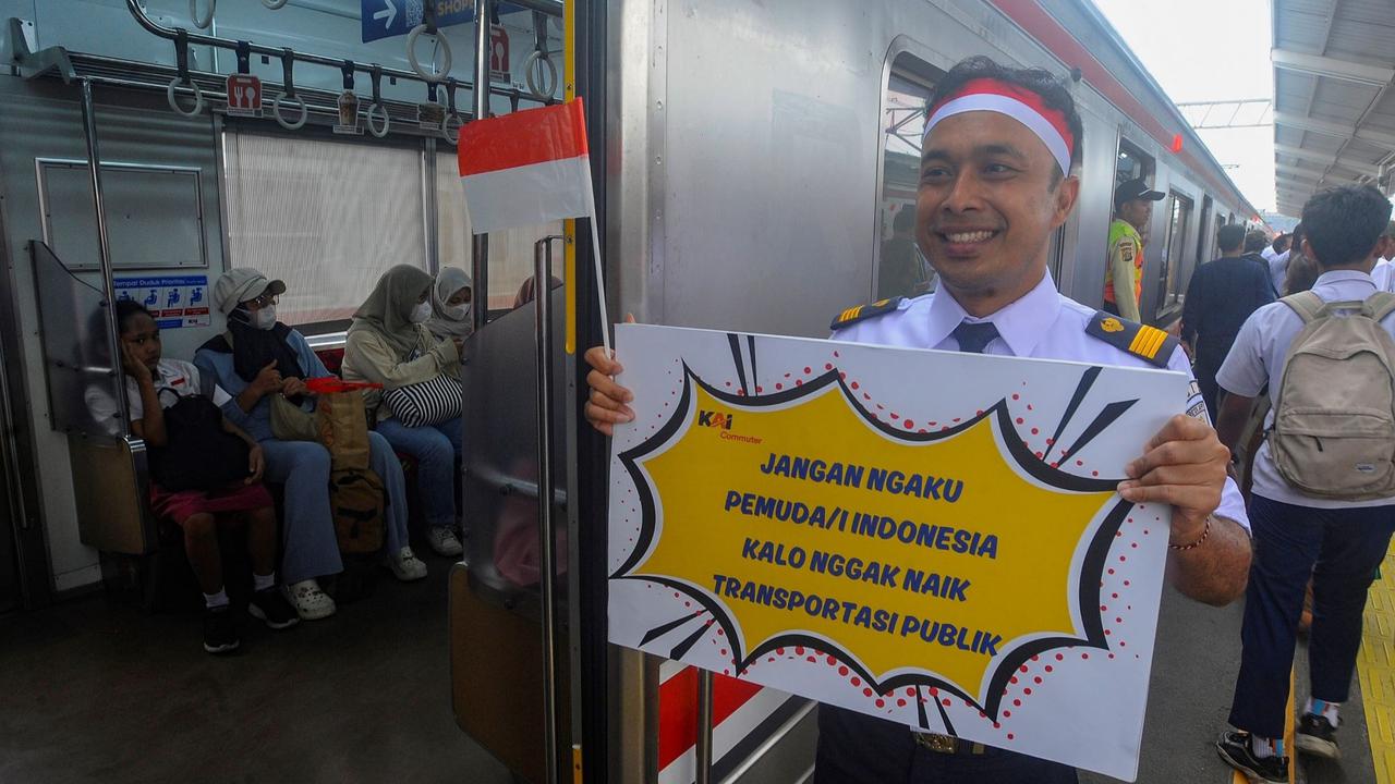 Peringatan Sumpah Pemuda di KRL Commuter Line