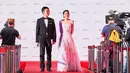 Begitu juga saat berada di Busan International Film Festival’s Opening Ceremony, gaun karya Hian Tjen berhasil membuatnya mencuri perhatian di red carpet.  (Foto: Instagram)