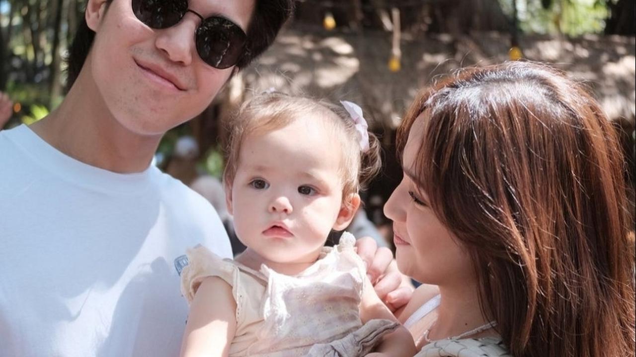 Syifa Menggendong Baby Kamari