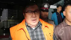 Mantan Kepala Badan Pengawas Perdagangan Berjangka Komoditi (Bappebti) Syahrul Raja Sempurnajaya, usai menjalani pemeriksaan di gedung Komisi Pemberantasan Korupsi (KPK), Jakarta, Rabu (11/3/2015).(Liputan6.com/Helmi Afandi)