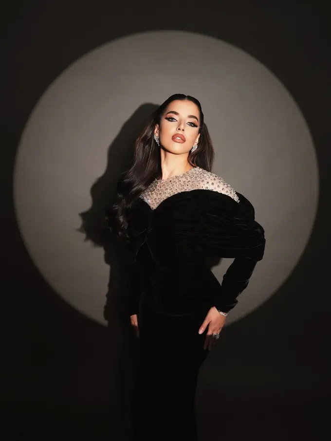 Pesona Tasya Farasya dengan Riasan Bold Penuh Karakter, Bak Finalis Miss Universe