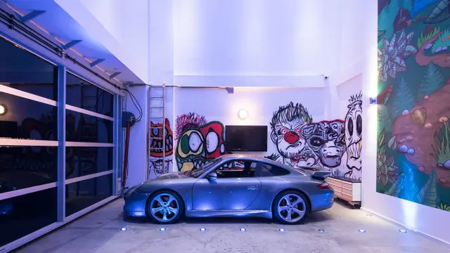 [Bintang] Chris Brown