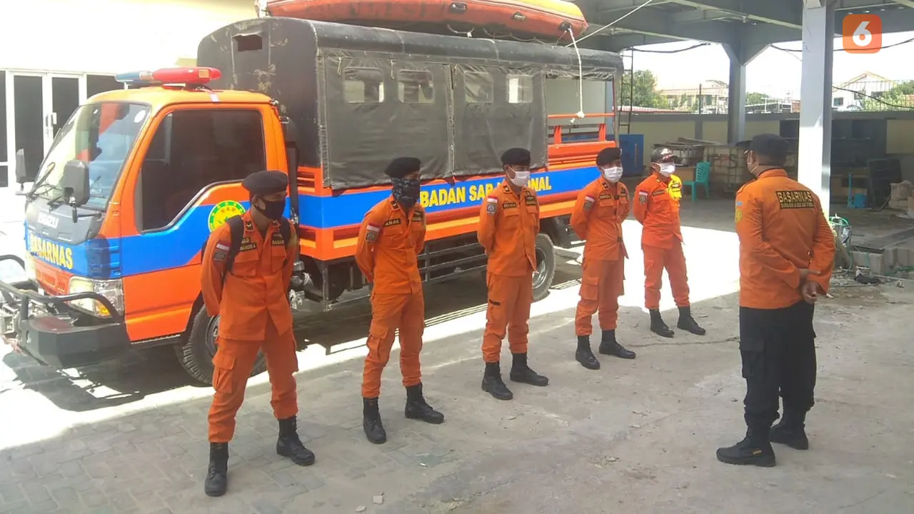 Personel Basarnas Palu