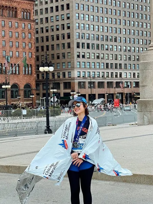 <p>Ia memulai marathon pada jam 8.03 waktu setempat. Dirinya menempuh jarah 42 kilometer dalam waktu 4 jam lebih. [Foto: instagram.com/febbyrastanty]</p>