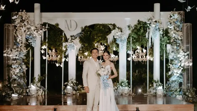 Gaun resepsi pernikahan Mikha Tambayong