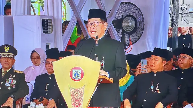 Gubernur Jakarta Pramono Anung dan Wakil Gubernur Jakarta Rano Karno alias Si Doel melangsungkan upacara Hari Ulang Tahun (HUT) ke-498 Kota Jakarta di Monumen Nasional (Monas), Jakarta Pusat,  Minggu (22/6/2025). (Liputan6.com/Nanda Perdana Putra)