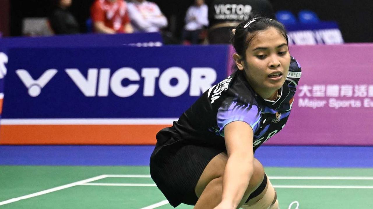 Tunggal putri Indonesia, Gregoria Mariska Tunjung membuat kejutan setelah menumbangkan sang juara Olimpiade yang juga unggulan ketiga asal Spanyol, Carolina Marin, pada perempat final Hong Kong Open 2023, Jumat (15/9/2023).