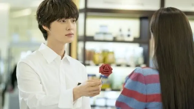 Ahn Jae Hyun dalam The Beauty Inside. (JTBC via Soompi)