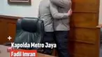 Kadiv Propam Irjen Pol Ferdy Sambo tak kuasa menahan tangisnya saat mendatangi Kapolda Metro Jaya Irjen Pol Fadil Imran, Rabu (13/07/2022). Dalam video yang beredar, terlihat Ferdy menangis harus tepat dipelukan Fadil.