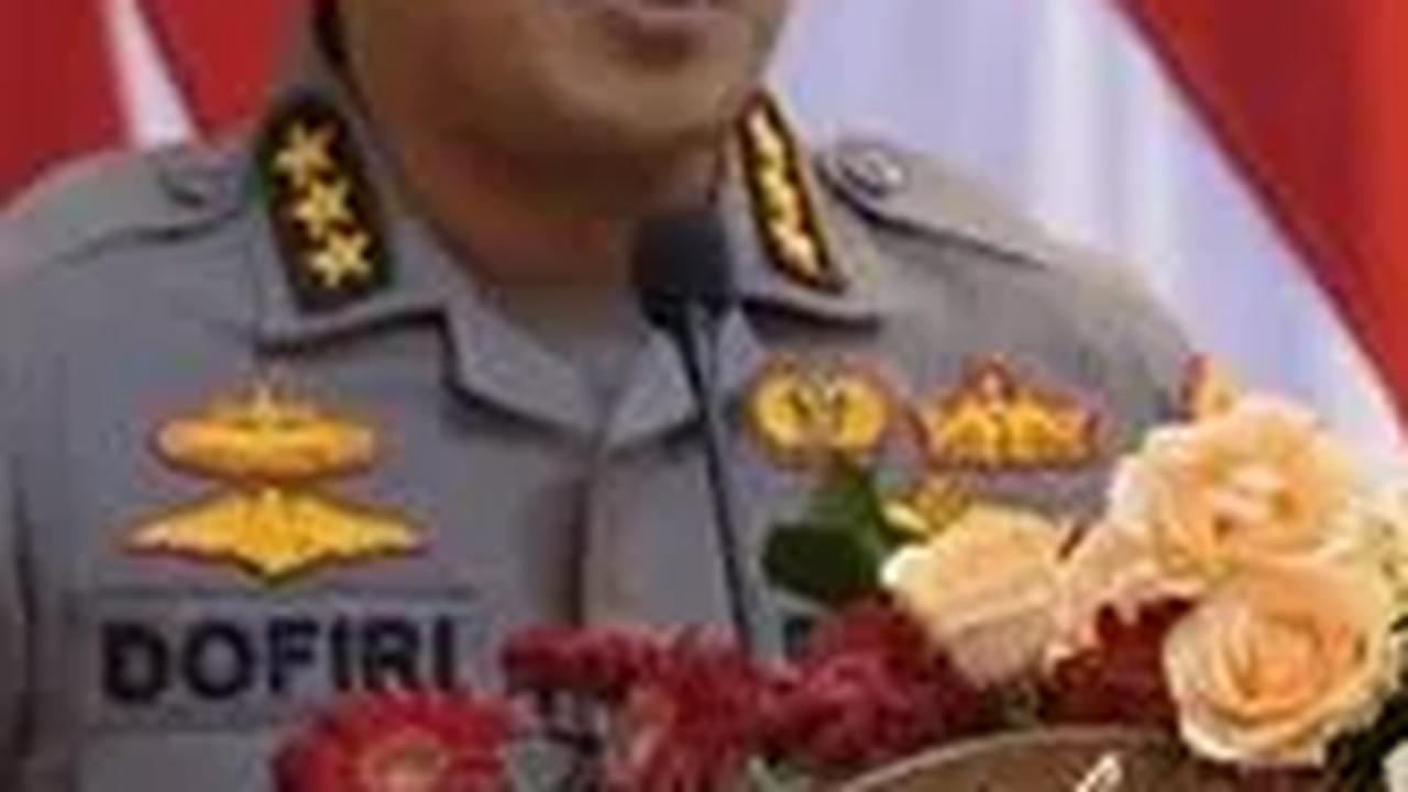 "Karena saya ingin mengantarkan kakanda saya tercinta yang katanya bulan ini Insya Allah memasuki masa purna tugas," ungkapnya.<br>