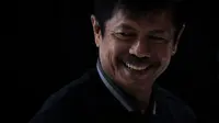 Ekspresi Direktur Teknik PSSI, Indra Sjafri setelah memberikan keterangan kepada media terkait kondisi terbaru Timnas Indonesia U-17 selama Piala Dunia U-17 2023 yang berlangsung di Information Center Piala Dunia U-17, Grand Swiss-Belhotel, Jalan Bintoro, Surabaya, Sabtu (11/11/2023). (Bola.com/Bagaskara Lazuardi)