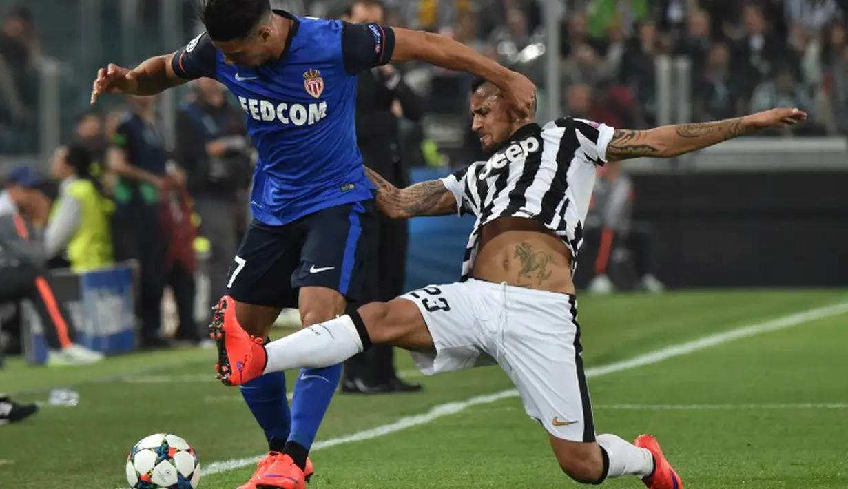 Meski tak tampil di publiknya sendiri, AS Monaco tak sungkan menggempur pertahanan Juventus. (GIUSEPPE CACACE / AFP)