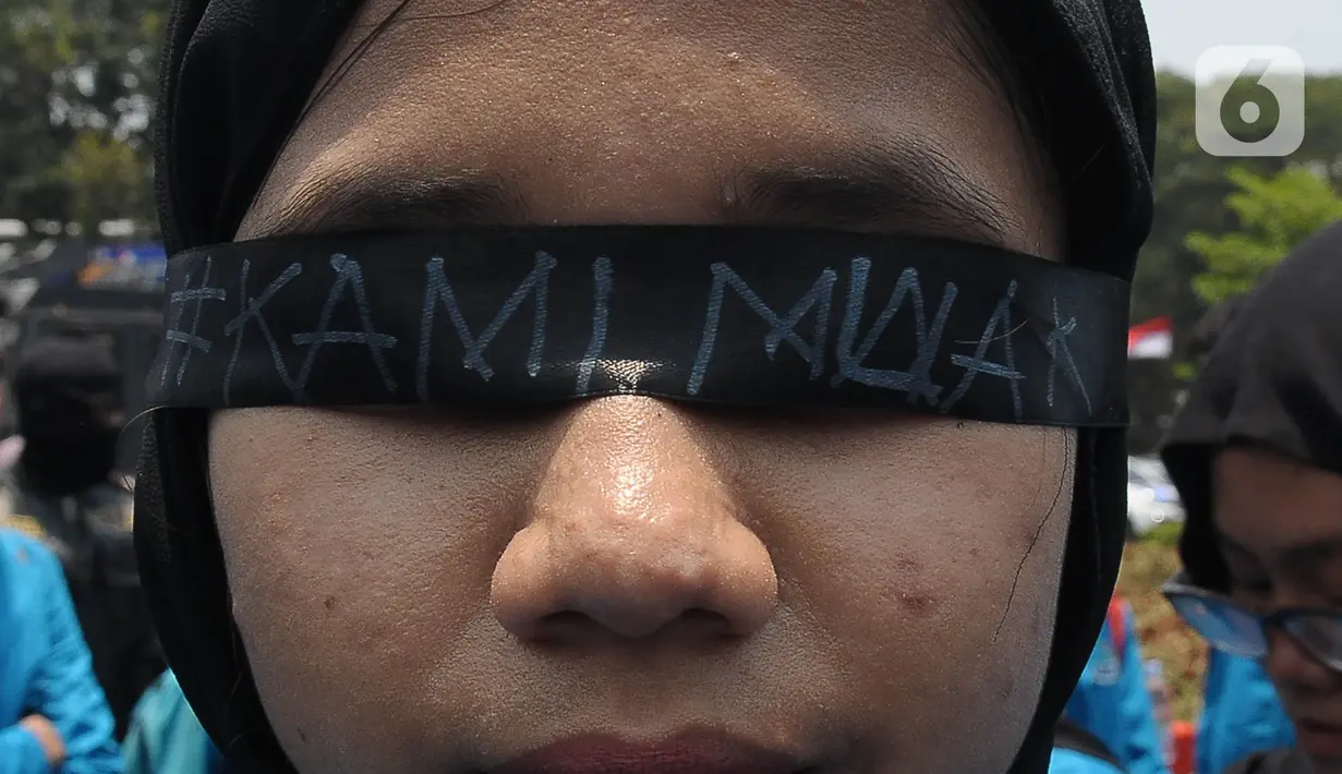 Atau dengan menambahkan syarat berpengalaman sebagai penyelenggara negara atau kepala daerah. (merdeka.com/Imam Buhori)