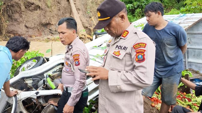 Perjalanan Antar Sayur Berujung Duka, Sopir Pikap Tewas Diterjang Longsor