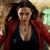 Elizabeth Olsen saat berperan sebagai Scarlett Witch dalam Film Avengers Age Of Ultron. (via reddit.com)