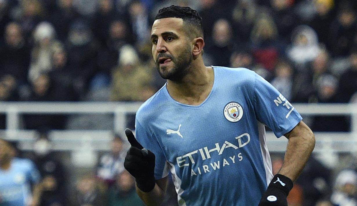 Riyad Mahrez memiliki rasio gol terbaik kedua di liga musim ini meski tak selalu bermain secara reguler di Manchester City. Ia tercatat telah mencetak delapan gol dan empat assist, dengan tiga diantaranya dicetak dari bangku cadangan. (AFP/Oli Scarff)