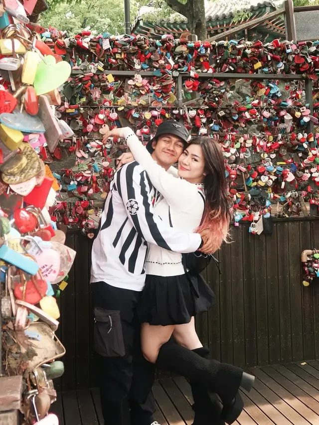 Potret Cantik Felicya Angelista Cari Gembok Cinta di Korea Selatan, Dikira Idol KPop dengan Rambut Dua Warna