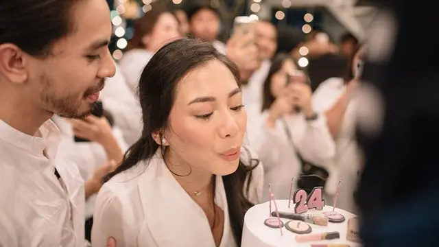 Momen Abel Cantika Dilamar di Hari Ulang Tahun