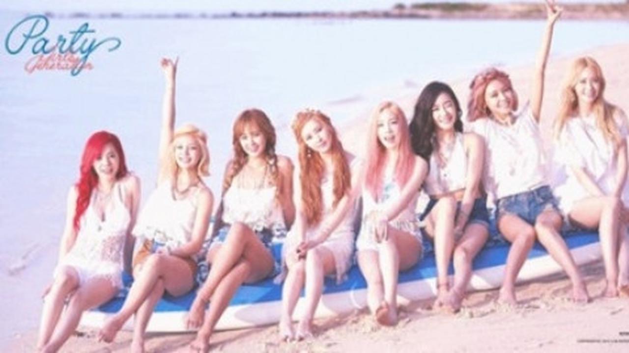 Yay! Mari 'berpesta' bersama 8 bidadari SNSD di pantai