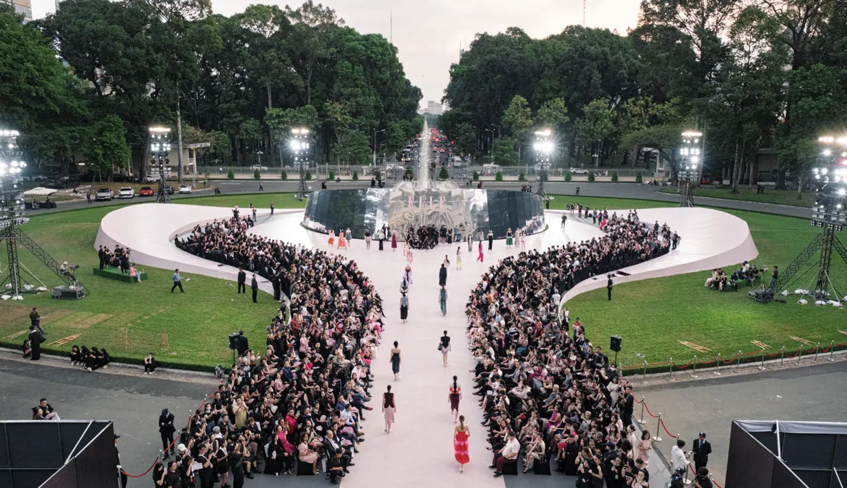 Desainer Indonesia, Peggy Hartanto diundang untuk lakukan perhelatan fashion di Elle Fashion Show 2023, Vietnam. [Foto: Peggy Hartanto.dok]