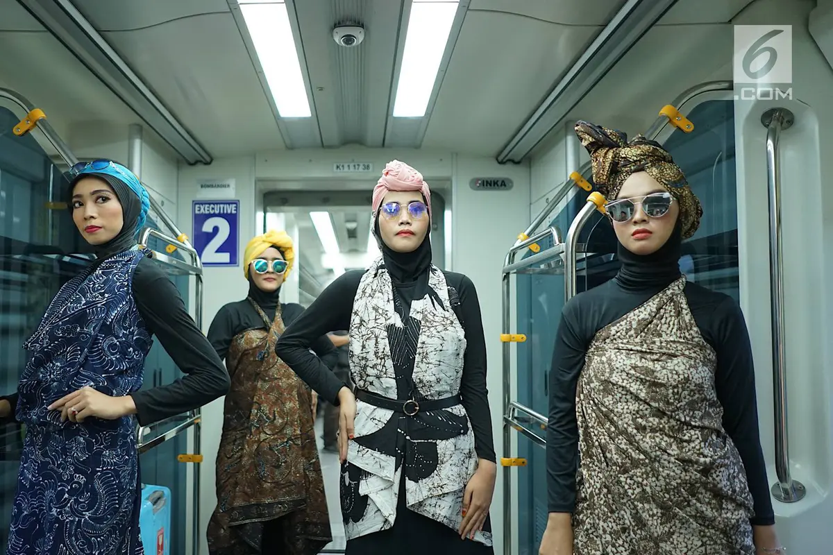 Sambut Ramadan, Kereta Bandara Dihiasi Peragaan Busana Muslim