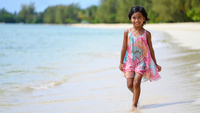 8 Model Baju Anak untuk Liburan ke Pantai, Bebas Bermain tanpa Gerah