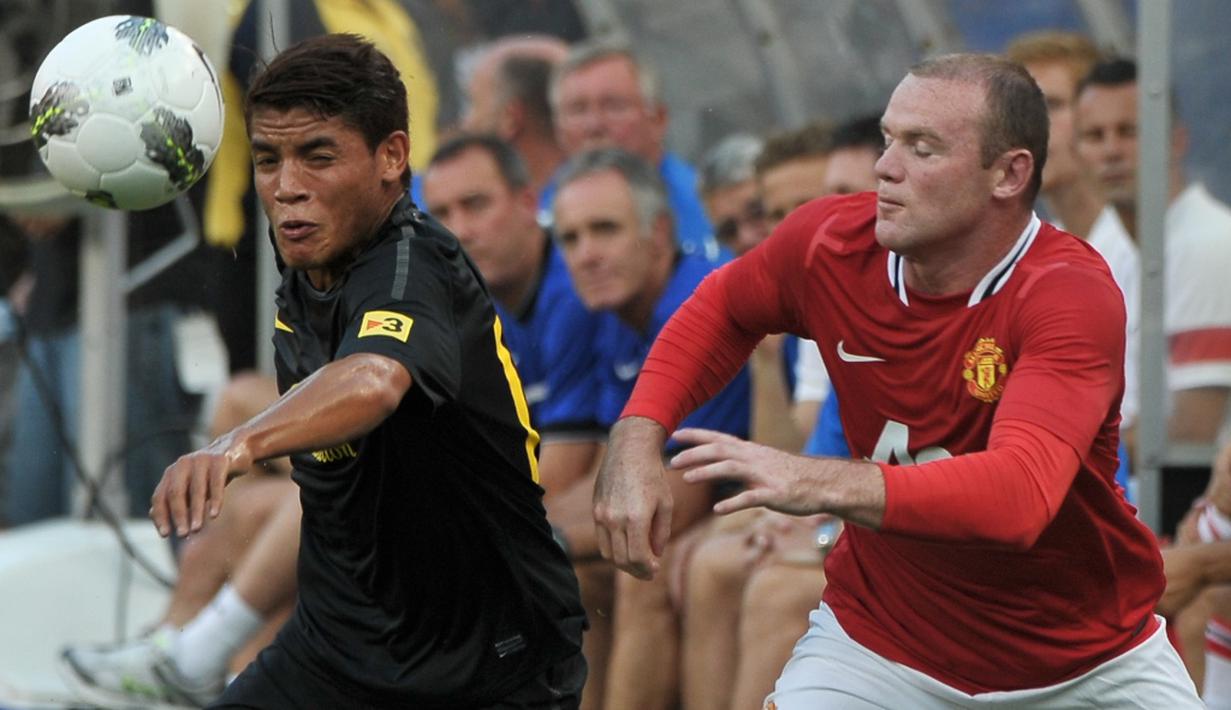 Jonathan dos Santos adalah produk Akademi La Masia. Jonathan bermain di tim Barcelona senior pada musim 2009-2014 tapi hanya bermain 14 kali. Setelah itu, Jonathan pindah ke Villarreal. (AFP/Nicholas Kamm)