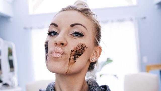 5 Alasan Mengapa Mulai Sekarang Kamu Harus Maskeran Pakai Kopi