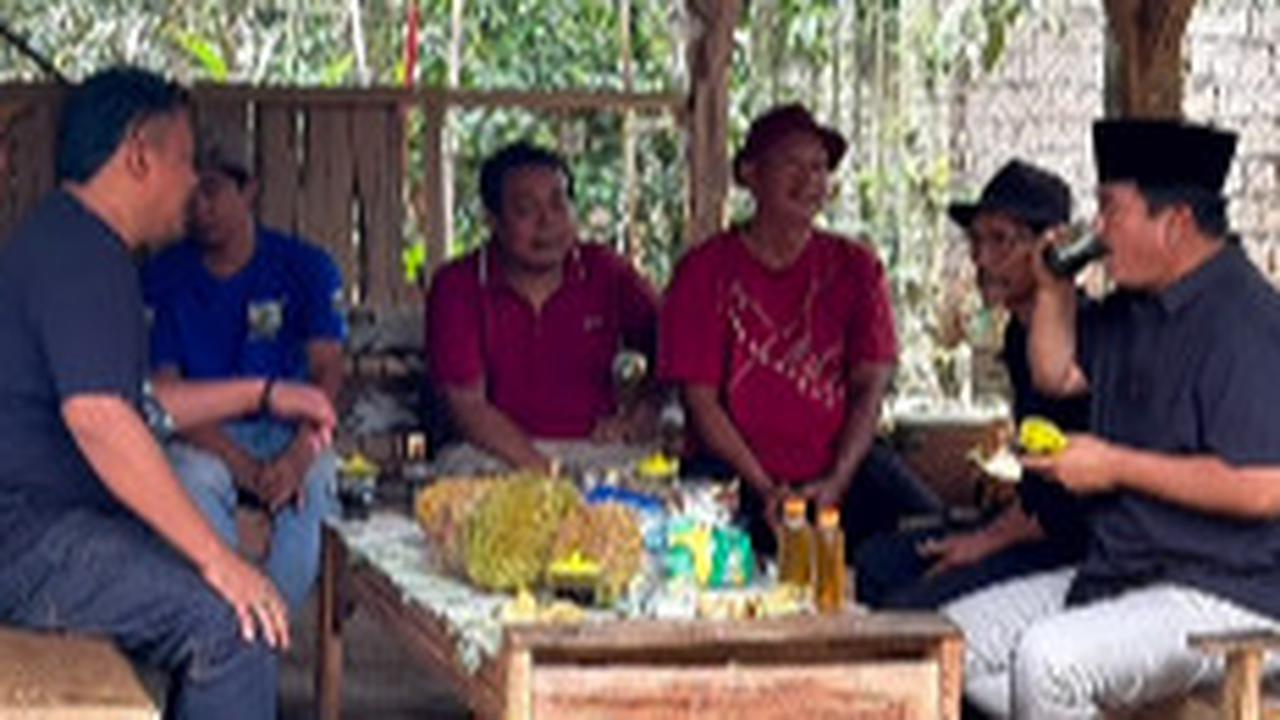 Bintang 4 TNI AU Ngopi Bareng Warga di Gubuk, Nikmat Banget Disuguhi Durian dan Campedak