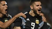 Mauro Icardi mencetak gol debut untuk Timnas Argentina saat melawan Meksikio (Andres Larrovere / AFP)