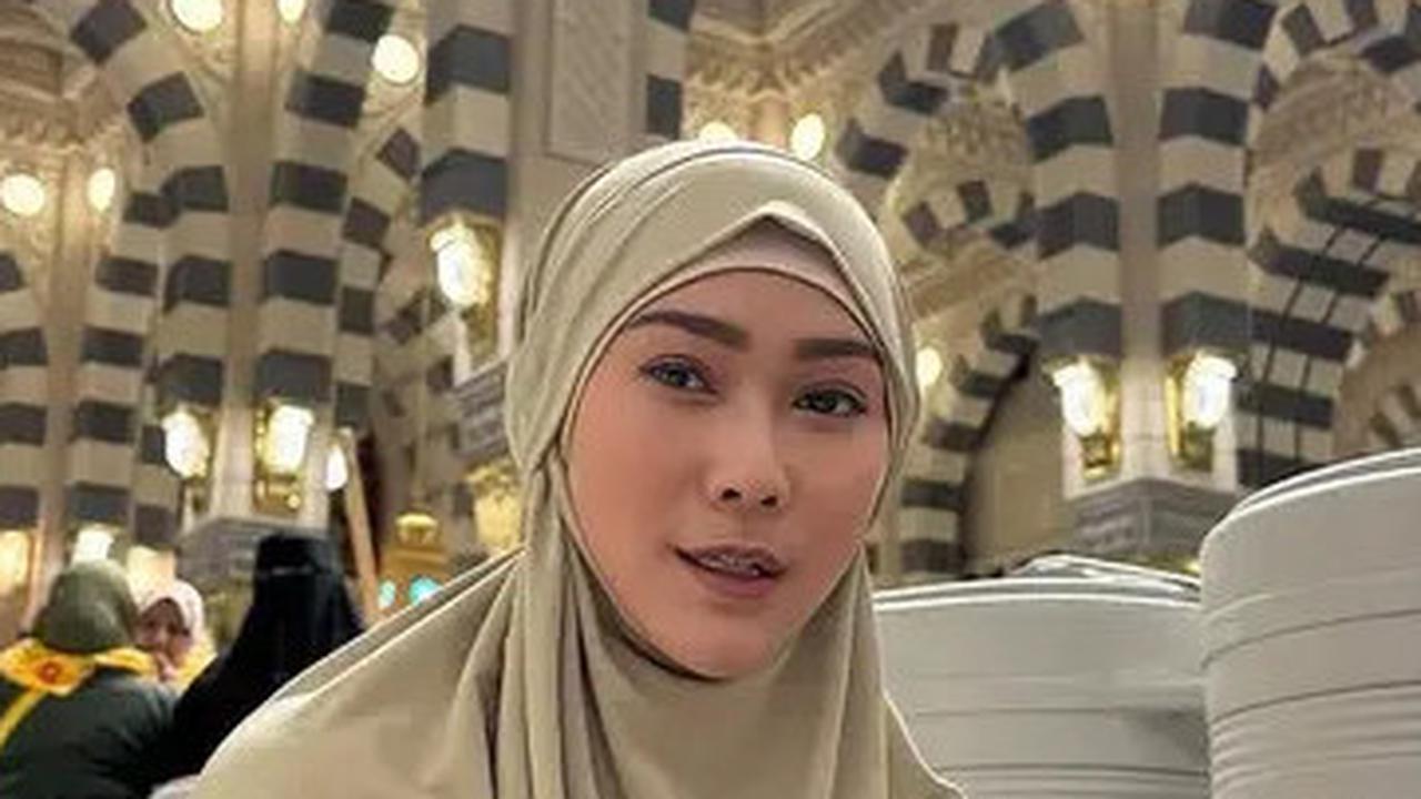 Inul Daratista Bagikan Pengalaman Umrah dan Cium Kabah: Alhamdulillah Semua Dilancarkan