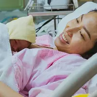 Kabar bahagia dari presenter Ayu Dewi. istri Ragie Datau itu baru saja melahirkan anak keduanya berjenis kelamin laki-laki. Sebelum melahirkan anak keduanya, Ayu memiliki satu keinginan. Apa keinginan presenter tersebut? (Instagram/nandapersada)