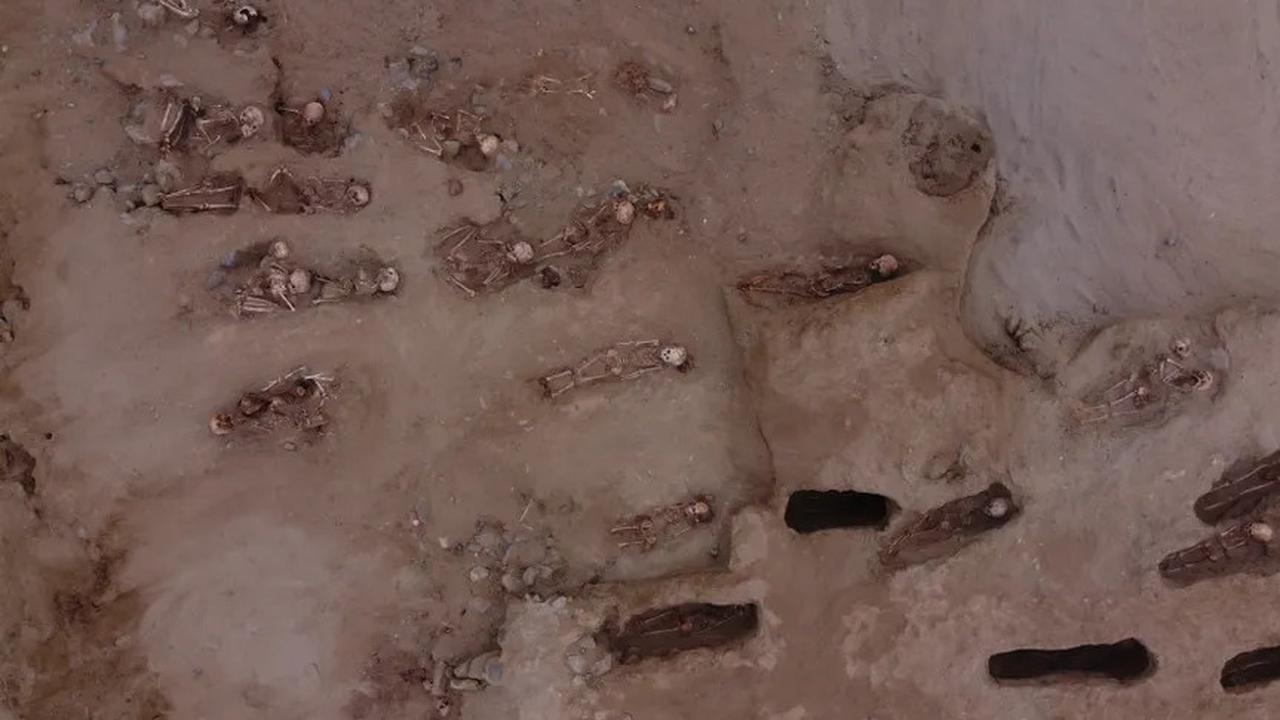Gundukan Makam Kuno Berusia 700 Tahun Berisi Kerangka 76 Anak yang Dijadikan Tumbal Pengorbanan, Semua Korban Dadanya Dibelah