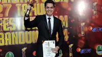 Kevin Julio dapat penghargaan untuk kategori Pemeran Pria Sinetron Serial Terpuji dalam sinetron Bidadari Bidadari Surga.