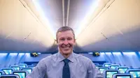 CEO United Airlines Scott Kirby meminta maaf setelah ketahuan terbang dengan jet pribadi di saat ribuan penumpang maskapainya terlunta-lunta. (dok. Instagram @scottkriby/https://www.instagram.com/p/CnQEX2yL3cs/?hl=en/Dinny Mutiah)