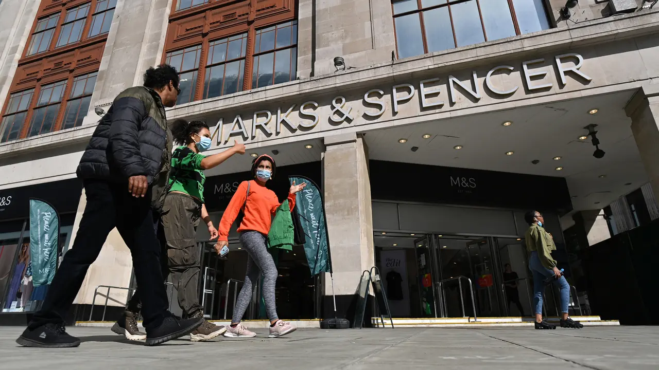 Peretail Inggris Marks & Spencer akan Pangkas 7.000 Pekerja