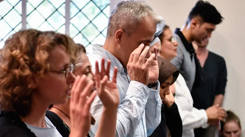 Berada Diatas Gereja, Masjid Liberal ini Dipimpin Imam Perempuan