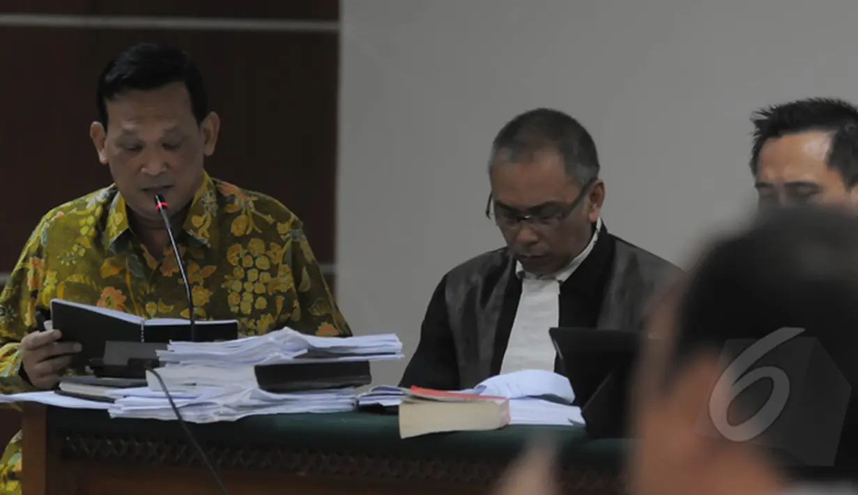 Didik Purnomo memberikan sejumlah pertanyaan kepada Djoko Susilo saat menjadi saksi sidang korupsi alat Simulator SIM di Pengadilan Tipikor,  Jakarta, Senin (23/2/2015). (Liputan6.com/Herman Zakharia)