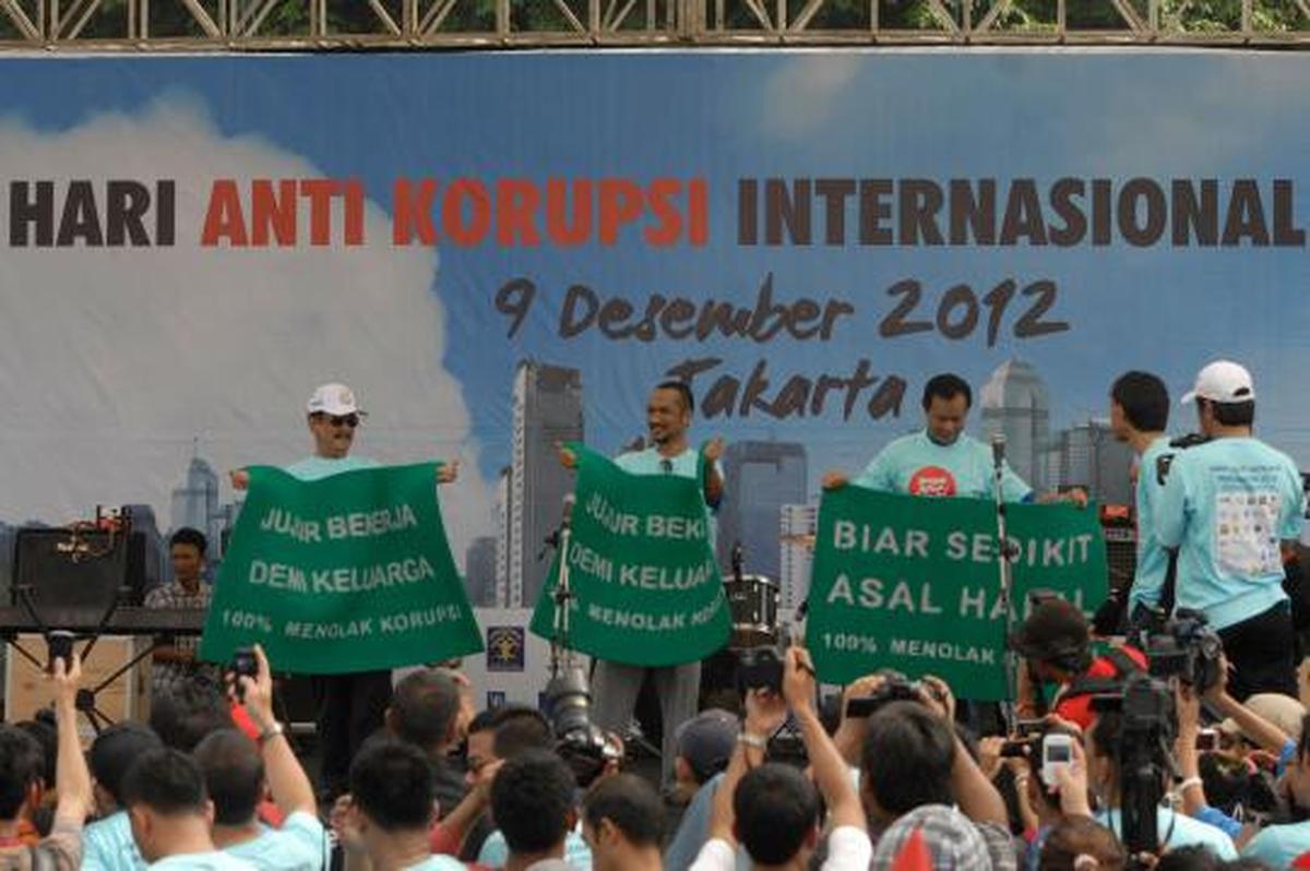 Para pejabat peringati Hari Antikorupsi Dunia di Monas