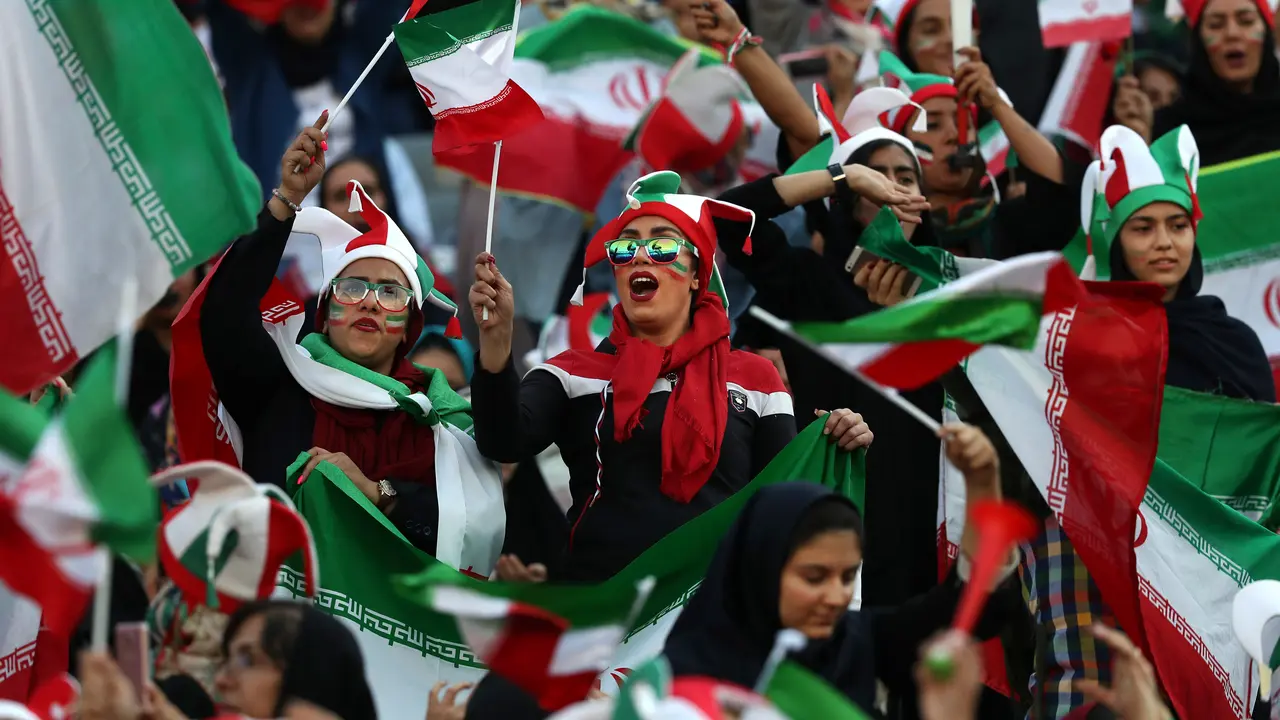 38 Tahun Dilarang, Wanita Iran Boleh Nonton Bola di Stadion