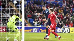 Mario Pasalic membuat Kroasia memangkas ketertinggalan menjadi 2-1 saat laga menyisakan 15 menit. (Nick Potts/PA via AP)