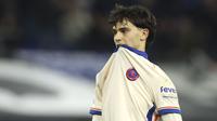 Pelatih Chelsea, Joao Felix menggigit jerseynya setelah gagal mencetak gol ke gawang Ipswich Town pada laga lanjutan Liga Inggris 2024/2025 di Portman Road, Ipswich, Inggris, Selasa (31/12/2024) dini hari WIB. (AP Photo/Richard Pelham)