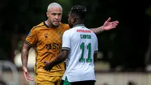 Pemain Bhayangkara FC, Radja Nainggolan (kiri) terlibat pertikaian dengan pemain PSS Sleman, Ricky Cawor pada laga pekan ke-25 BRI Liga 1 2023/2024 di Stadion PTIK, Jakarta Selatan, Kamis (22/2/2024). (Bola.com/Bagaskara Lazuardi)