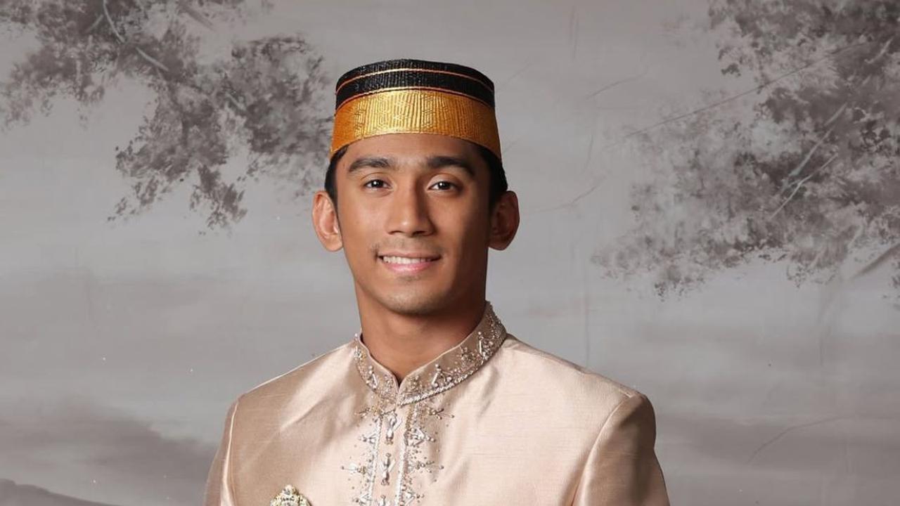 Potret Marini Zumarnis dan Keluarga Pakai Baju Adat Bugis, Penampilan Daffa Wardhana Curi Perhatian