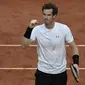 Andy Murray bangkit usai tertinggal dari Novak Djokovic di semifinal Prancis Terbuka (DOMINIQUE FAGET / AFP)